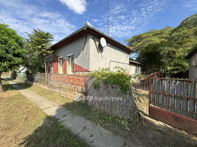 Eladó ház Abádszalók 242 nm