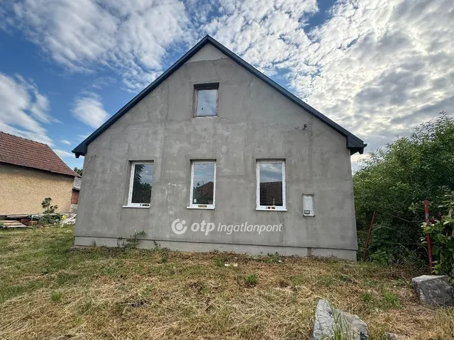 Eladó ház Poroszló 75 nm