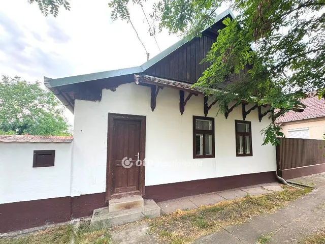 Eladó ház Tiszanána 105 nm