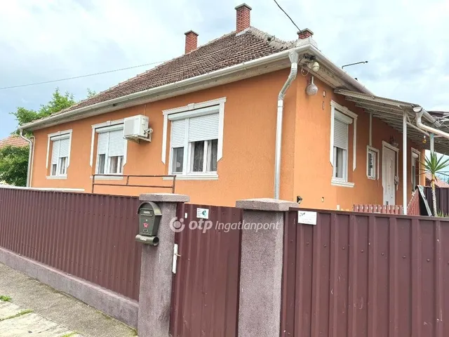 Eladó ház Poroszló 205 nm