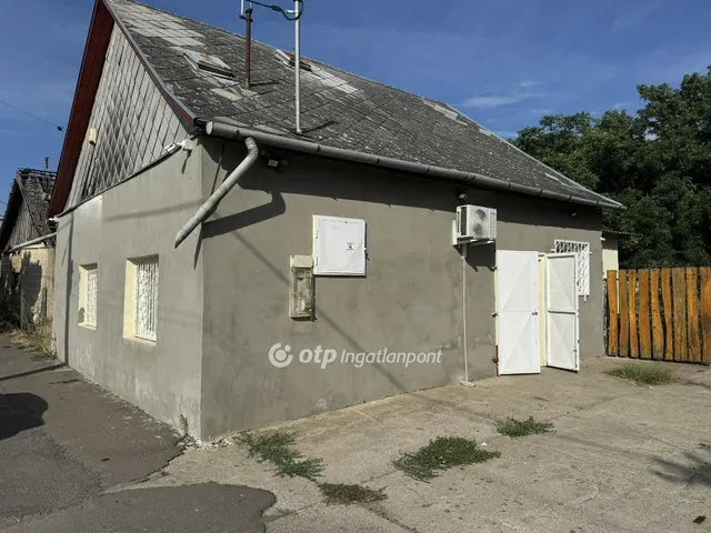 Eladó kereskedelmi és ipari ingatlan Kunmadaras 85 nm