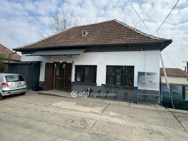 Eladó kereskedelmi és ipari ingatlan Poroszló 90 nm