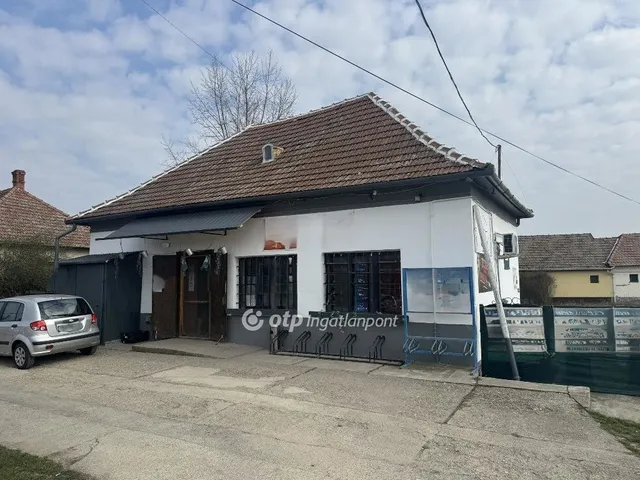 Eladó kereskedelmi és ipari ingatlan Poroszló 90 nm