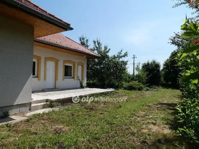 Eladó nyaraló Abádszalók 150 nm