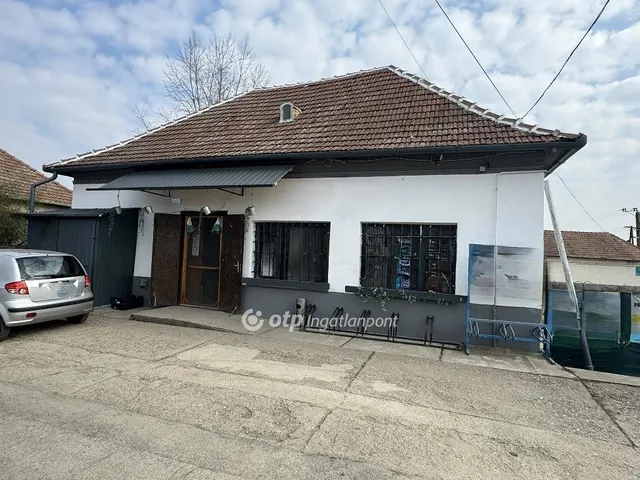 Eladó kereskedelmi és ipari ingatlan Poroszló 90 nm