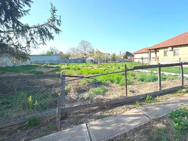 Eladó telek Poroszló 695 nm