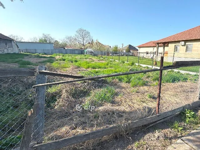 Eladó telek Poroszló 695 nm