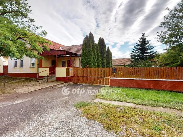 Eladó ház Tiszanána 133 nm