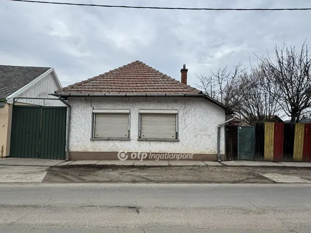 Eladó ház Tiszafüred 200 nm