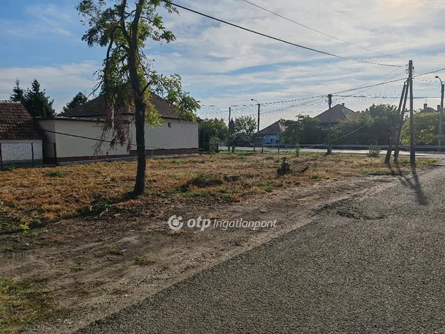 Eladó telek Poroszló 635 nm