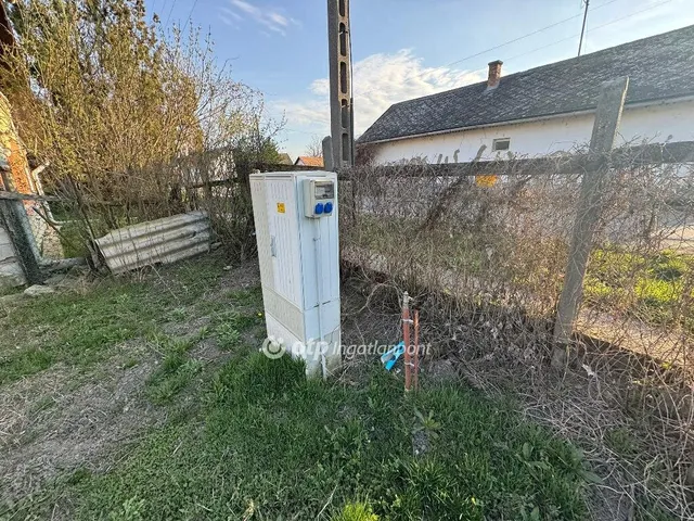 Eladó telek Tiszaszőlős 725 nm