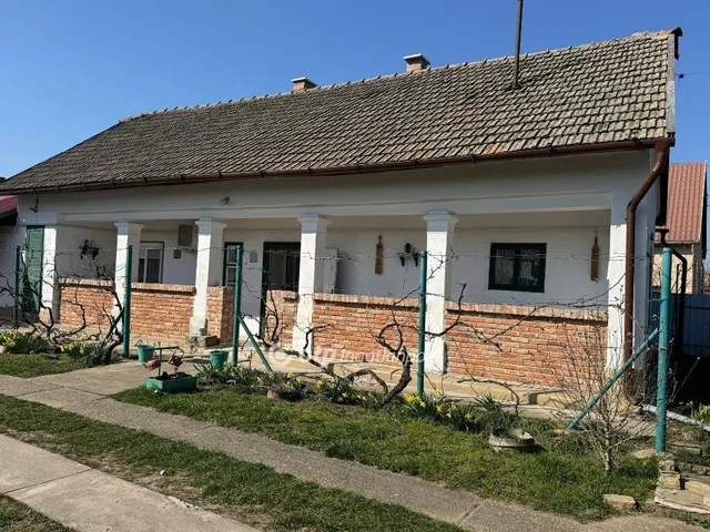 Eladó ház Tiszafüred 84 nm