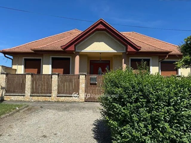 Eladó ház Hajdúszoboszló 304 nm