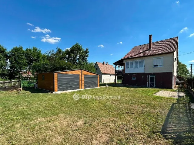 Eladó ház Tiszacsege 199 nm