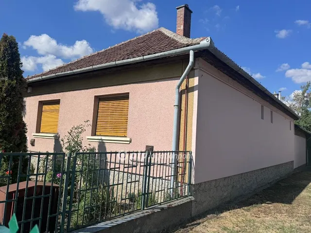 Eladó ház Poroszló 91 nm