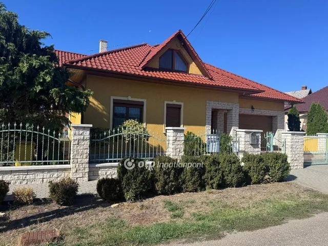 Eladó ház Tiszafüred 297 nm