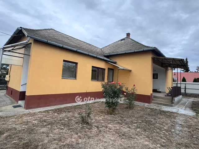 Eladó ház Tiszafüred 94 nm