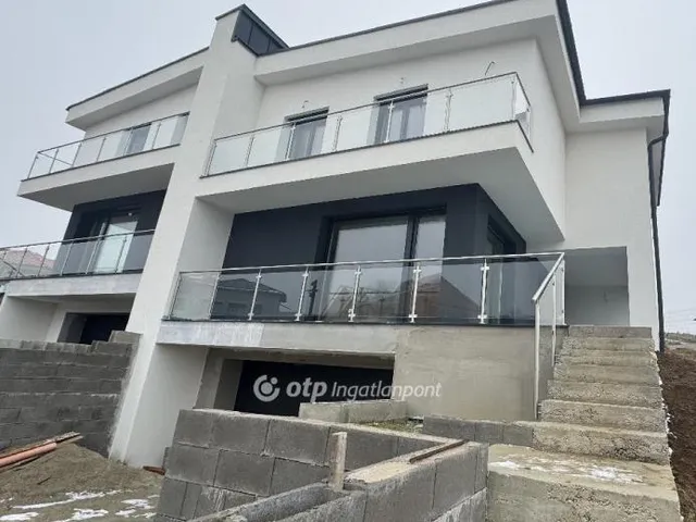 Eladó ház Pécel 217 nm