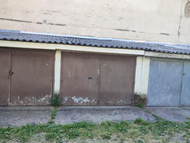 Kiadó garázs Szeged, Belváros, Kálvária sugárút 18 15 nm