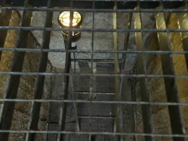 Eladó garázs Dunaújváros 18 nm