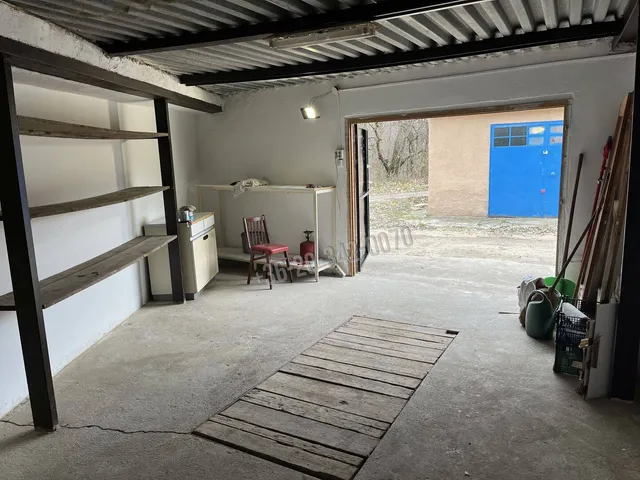 Eladó garázs Dunaújváros 22 nm