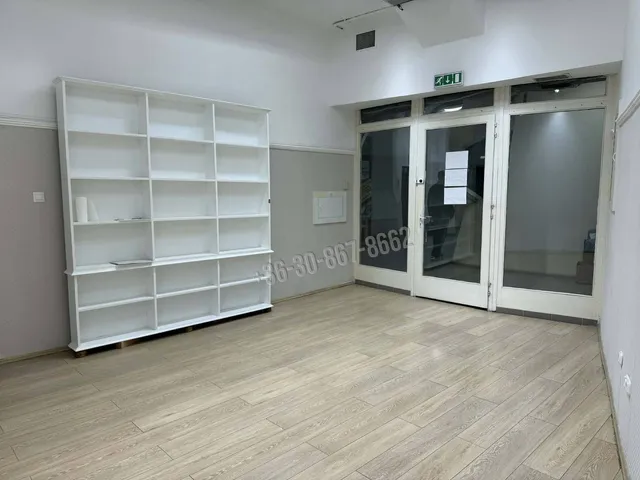 Eladó kereskedelmi és ipari ingatlan Dunaújváros, Belváros 34 nm