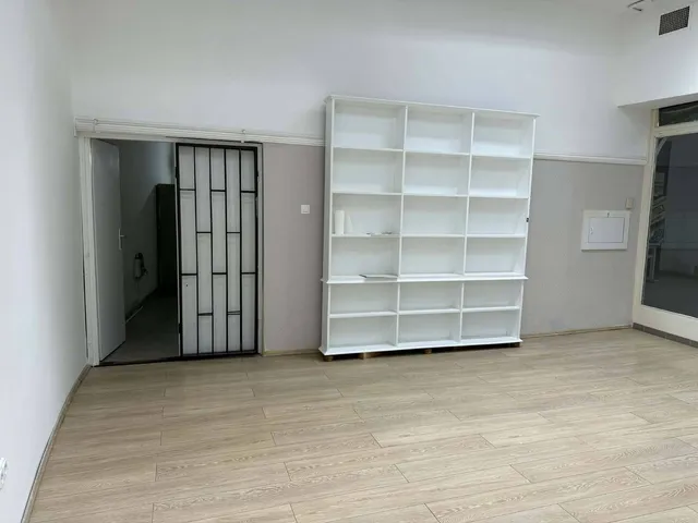 Eladó kereskedelmi és ipari ingatlan Dunaújváros, Belváros 34 nm