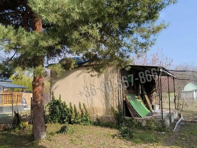 Eladó telek Nagyvenyim 768 nm