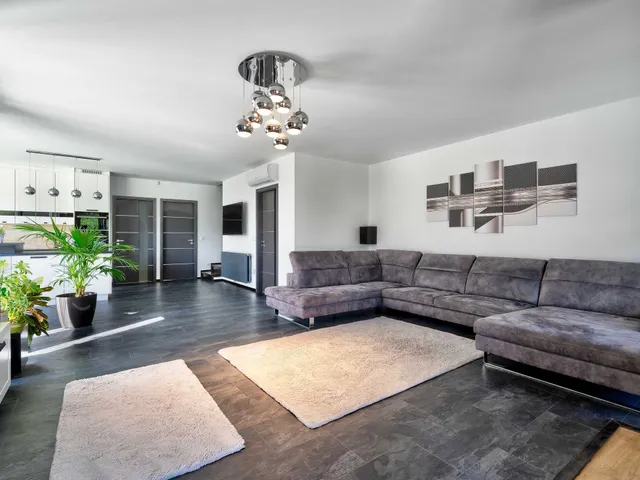 Eladó ház Etyek 240 nm