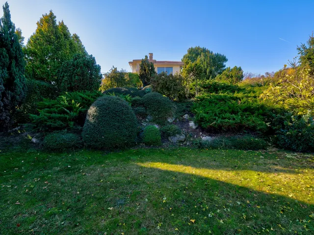 Eladó ház Érd, Fenyves-Parkváros 407 nm