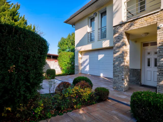 Eladó ház Érd, Fenyves-Parkváros 407 nm