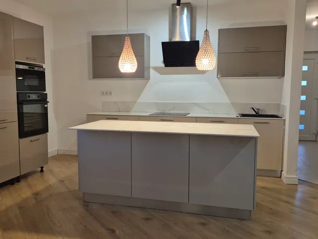 Eladó ház Pécel 200 nm