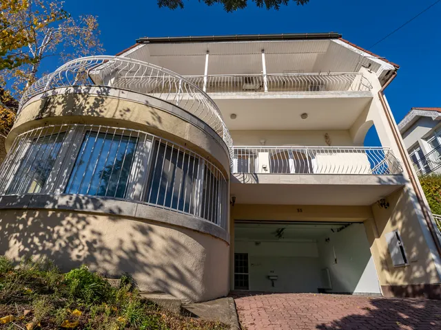 Eladó ház Üröm 365 nm