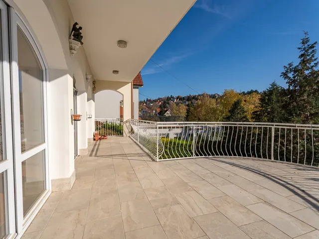 Eladó ház Üröm 365 nm