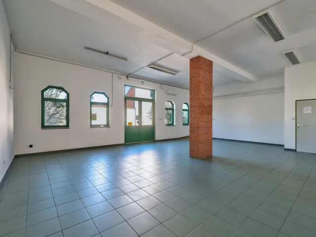Eladó kereskedelmi és ipari ingatlan Budapest XX. kerület 691 nm