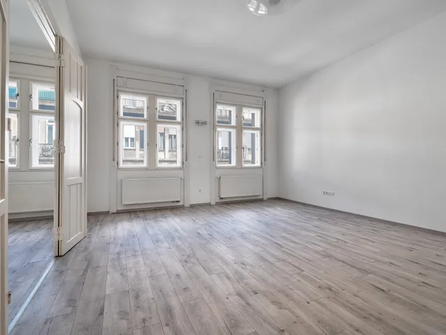 Eladó lakás Budapest V. kerület, Október 6 utca 102 nm