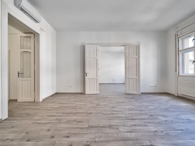 Eladó lakás Budapest V. kerület, Október 6 utca 102 nm
