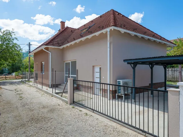 Eladó ház Százhalombatta, Újtelep 198 nm