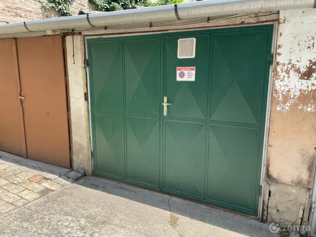 Eladó garázs Szeged, Belváros 14 nm