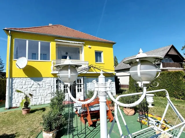 Eladó ház Balatonmáriafürdő 200 nm