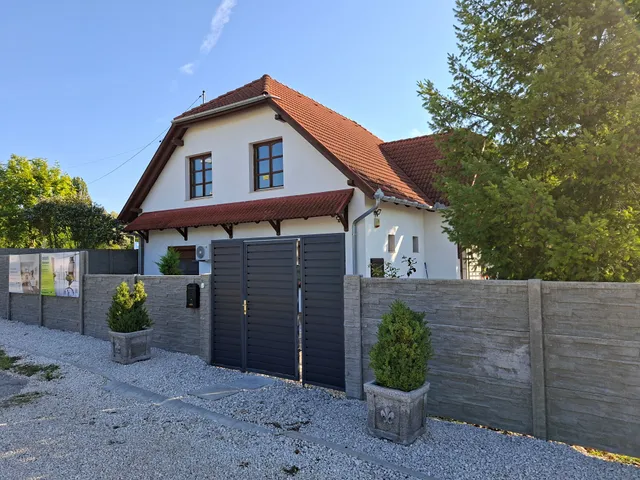 Eladó ház Alsópáhok 260 nm
