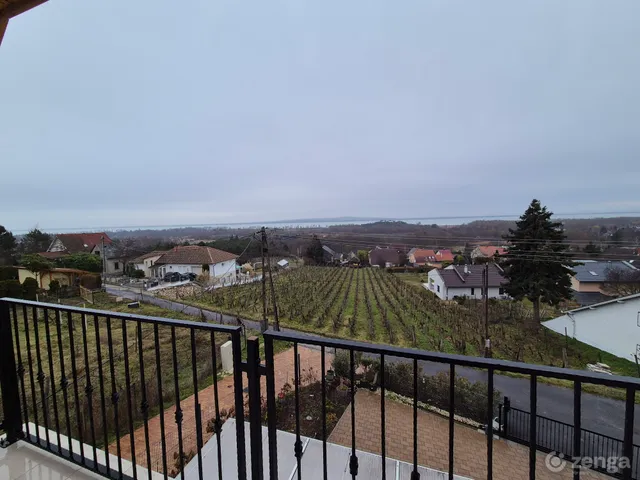 Eladó ház Vonyarcvashegy, Csereze 250 nm