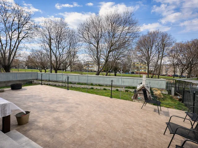 Eladó ház Budapest XIV. kerület, Alsórákos, Bazsarózsa 180 nm