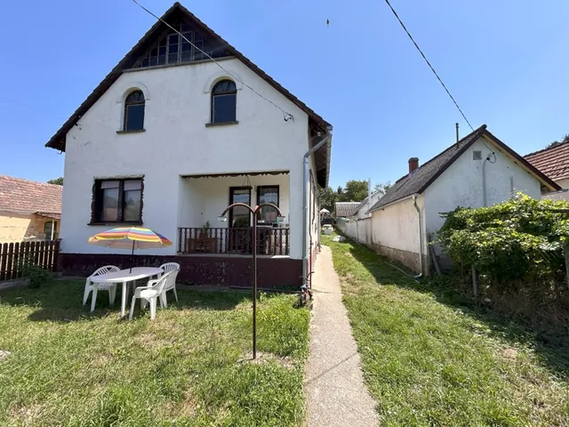 Eladó ház Eszteregnye 95 nm