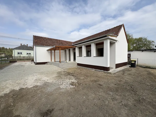 Eladó ház Eszteregnye 86 nm