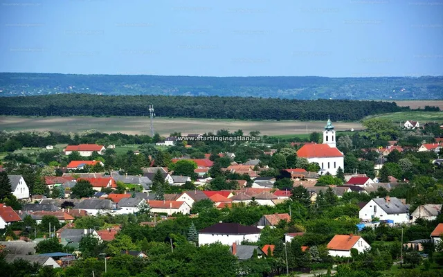 Eladó kereskedelmi és ipari ingatlan Etyek, Sóskúti út 85 nm