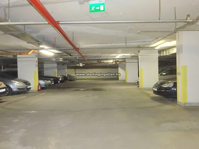 Eladó garázs Budapest VIII. kerület 12 nm