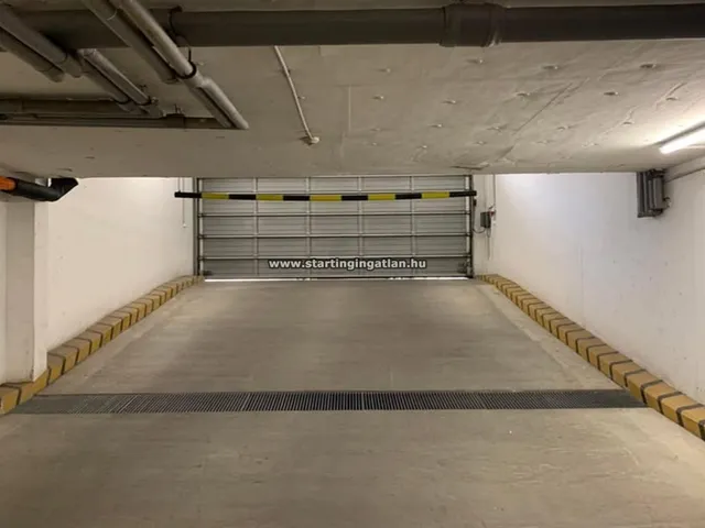 Eladó garázs Budapest VIII. kerület 13 nm
