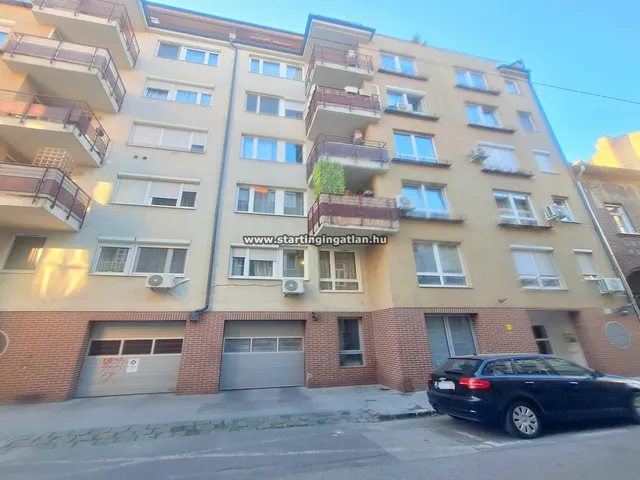 Eladó garázs Budapest VIII. kerület 13 nm