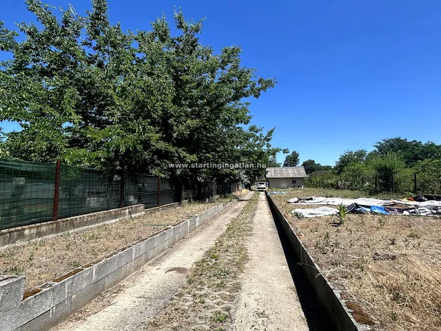 Eladó kereskedelmi és ipari ingatlan Fót 3000 nm